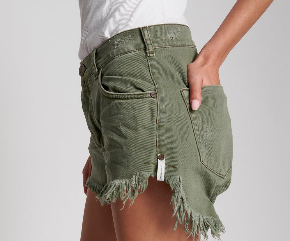 SUPER KHAKI LE WOLVES MID LENGTH DENIM SHORT