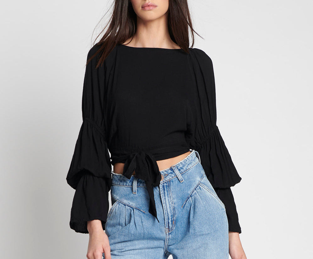 BLACK SUMMER NIGHTS CROP LONGSLEEVE TOP