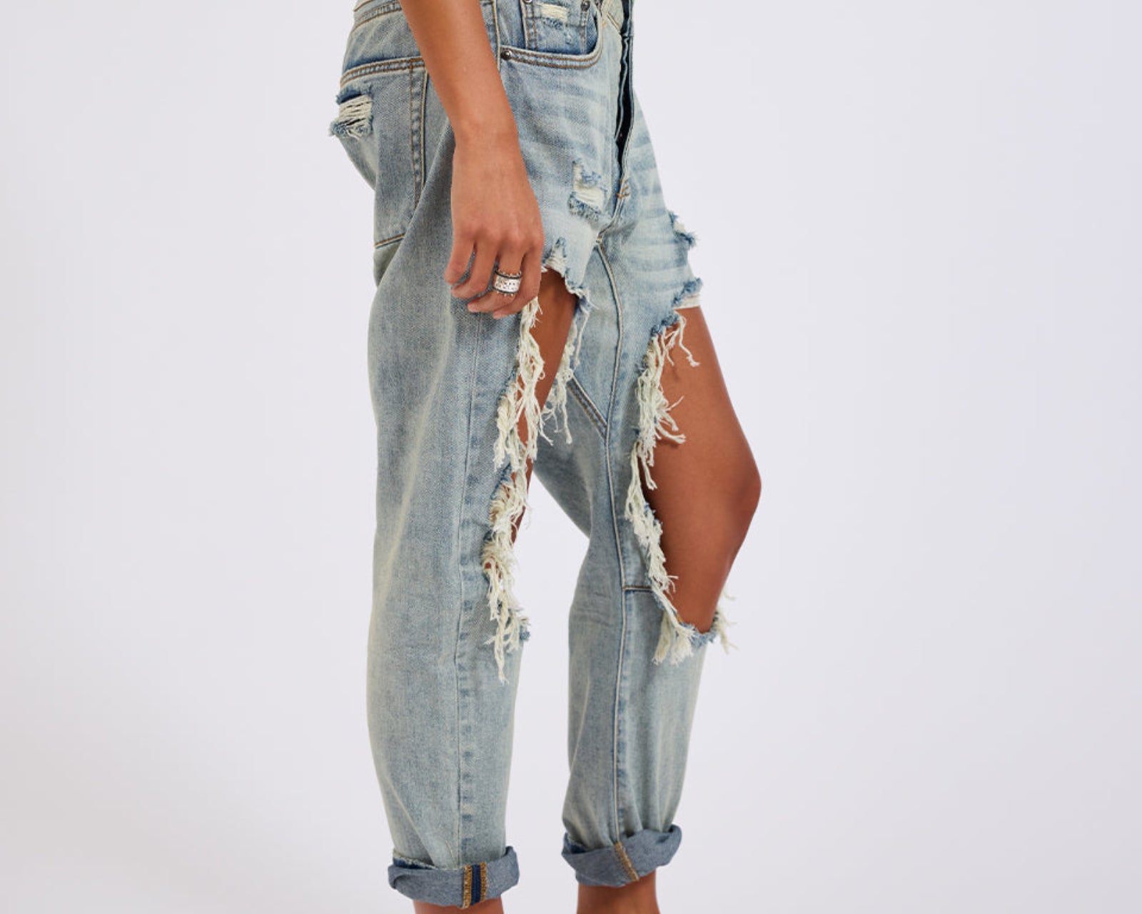 Saints Low Waist Boyfriend Denim Jeans - Montana