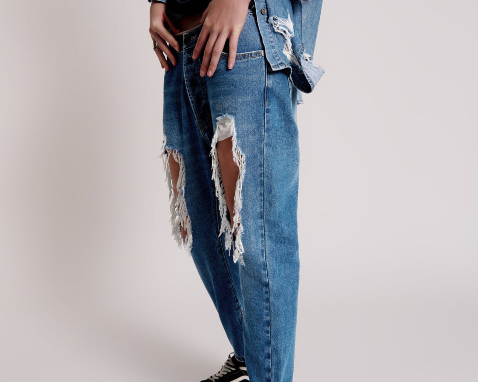 Kingpins Low Waist Cropped Boyfriend Denim Jeans - Bay Blue