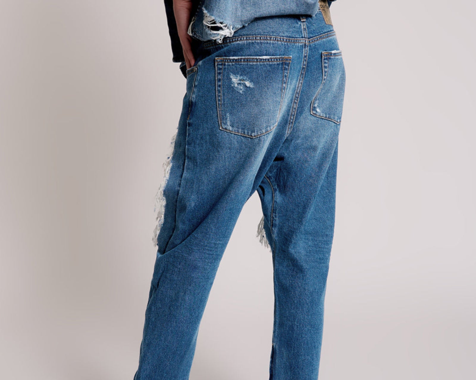 Kingpins Low Waist Cropped Boyfriend Denim Jeans - Bay Blue