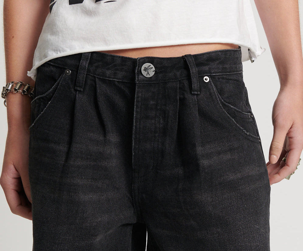 Shakers Low Waist Super Relaxed Denim Shorts - Black Oak
