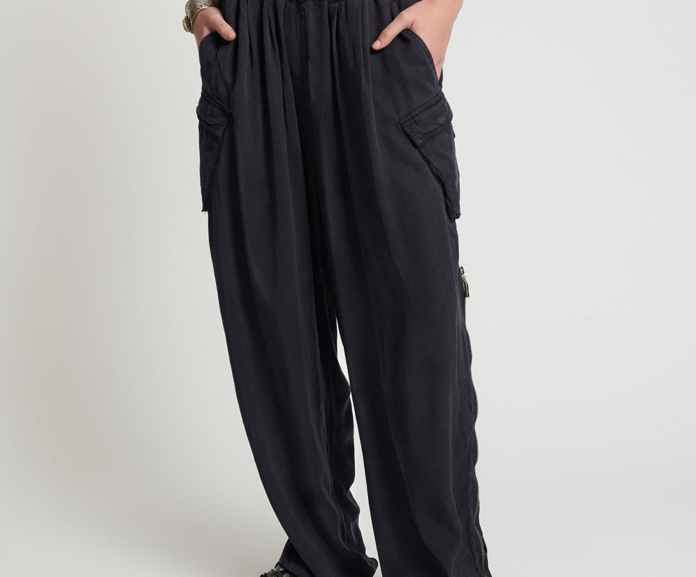 CHARCOAL TENCEL ZIPPED PARACHUTE PANTS