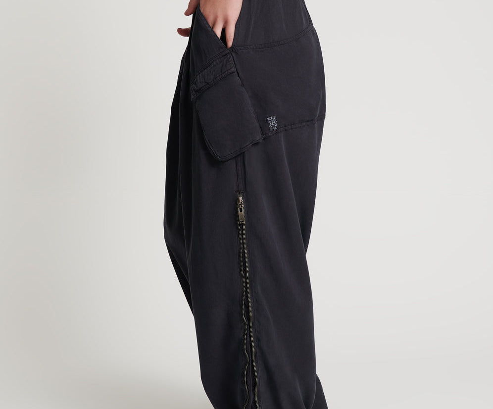 CHARCOAL TENCEL ZIPPED PARACHUTE PANTS