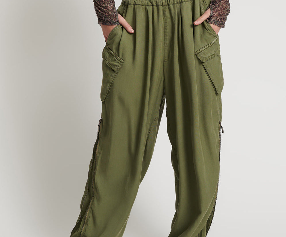 KHAKI TENCEL PARACHUTE PANTS