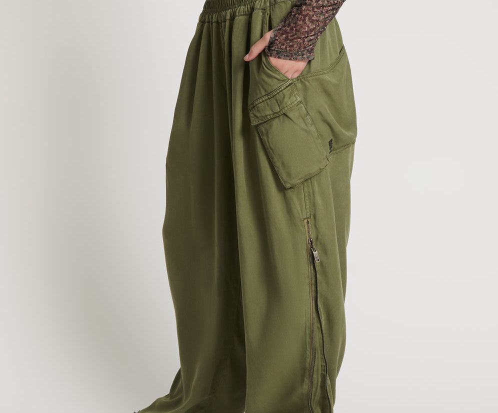 KHAKI TENCEL PARACHUTE PANTS