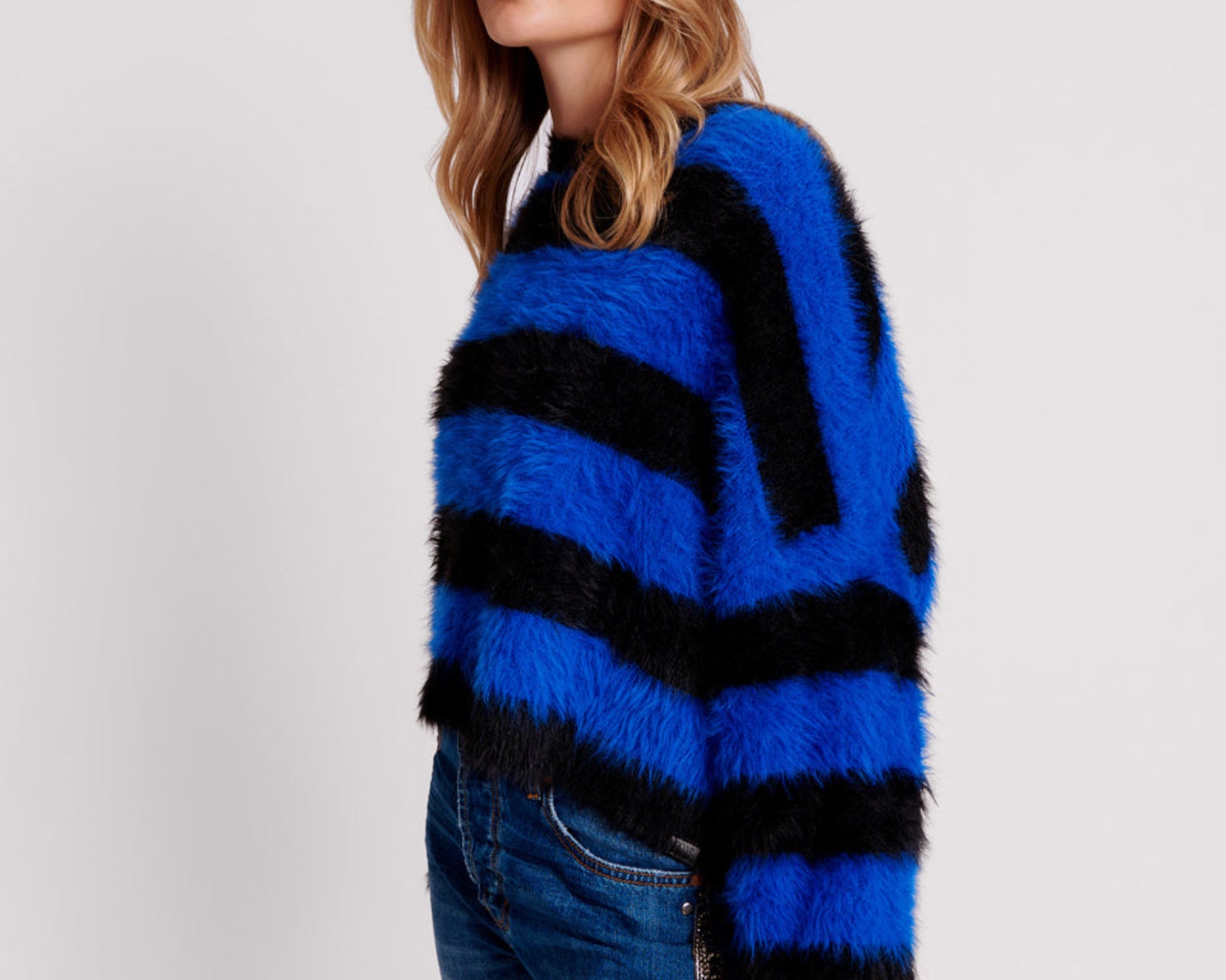 KRUGER STRIPE FLUFFY CROP KNIT SWEATER