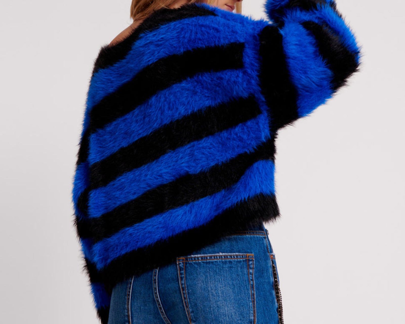 KRUGER STRIPE FLUFFY CROP KNIT SWEATER