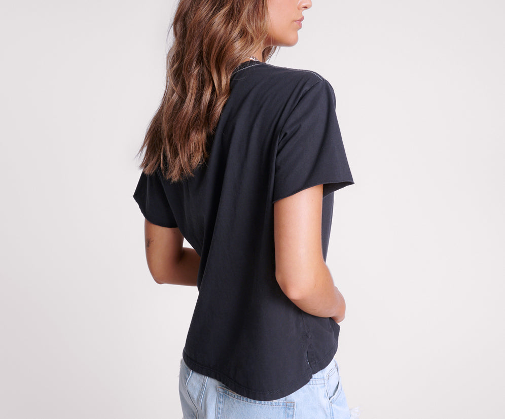 BLACK GRAFFITI BIRD SPLIT HEM TEE
