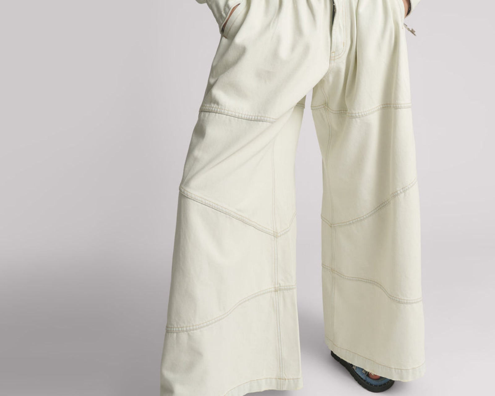 Daddios Low Waist Super Wide Leg Denim Jeans -  Blue Cream