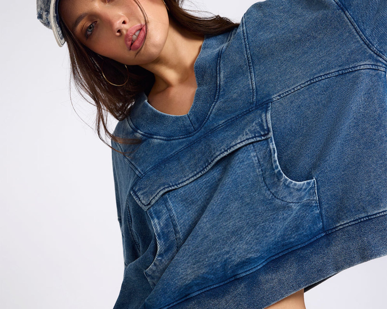 Retro Fade Panelled V Sweater - Washed Blue