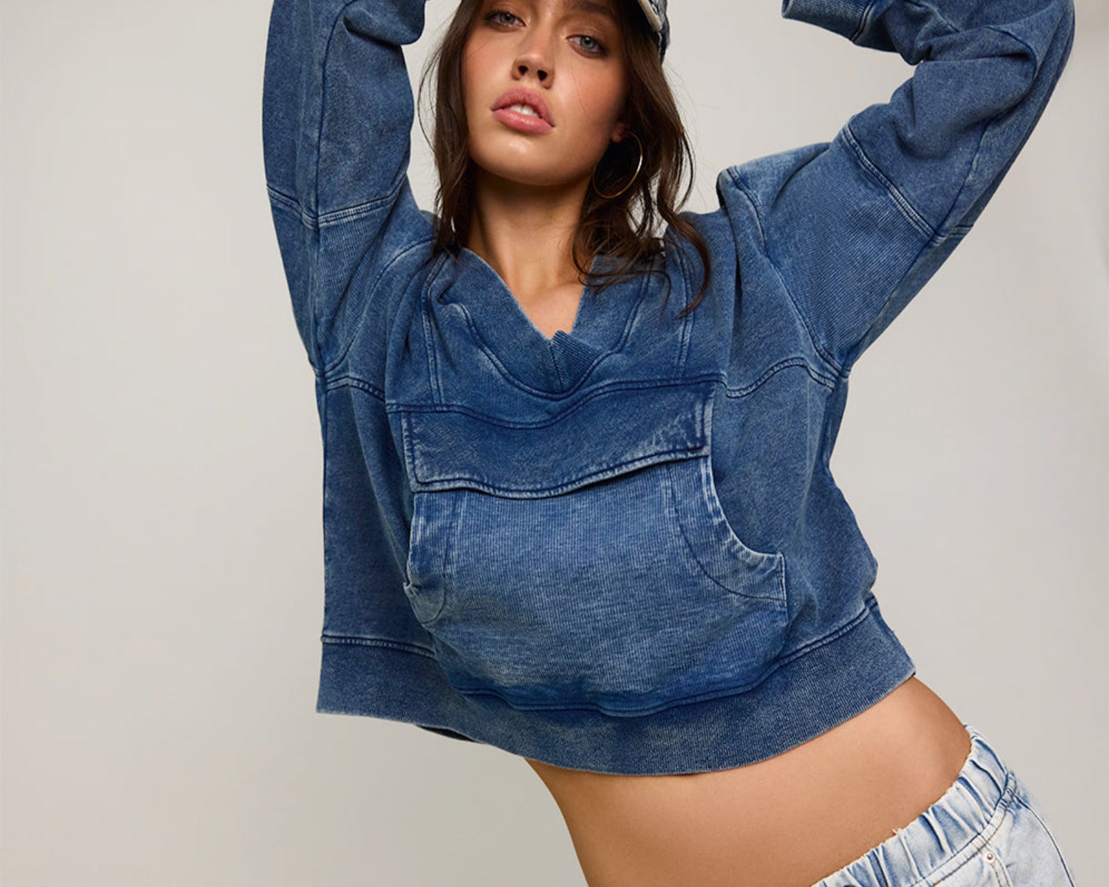 Retro Fade Panelled V Sweater - Washed Blue