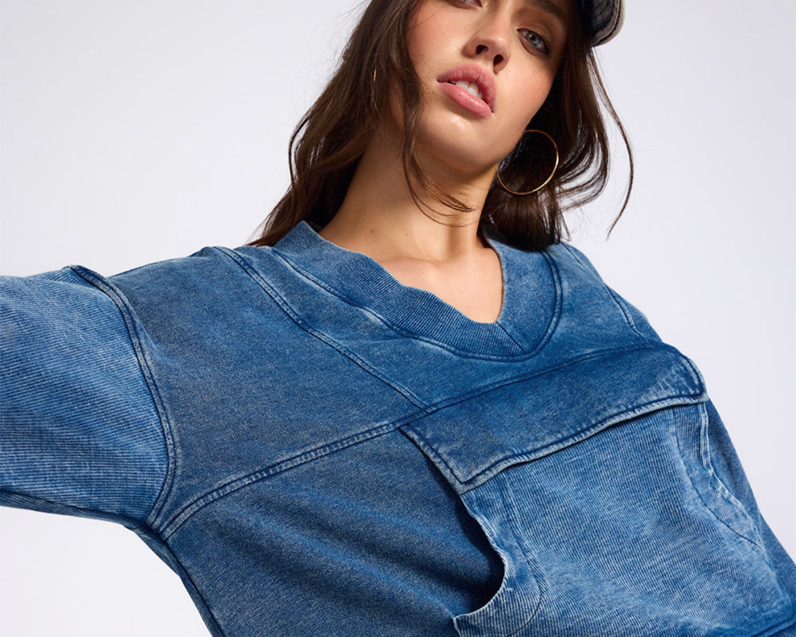 Retro Fade Panelled V Sweater - Washed Blue