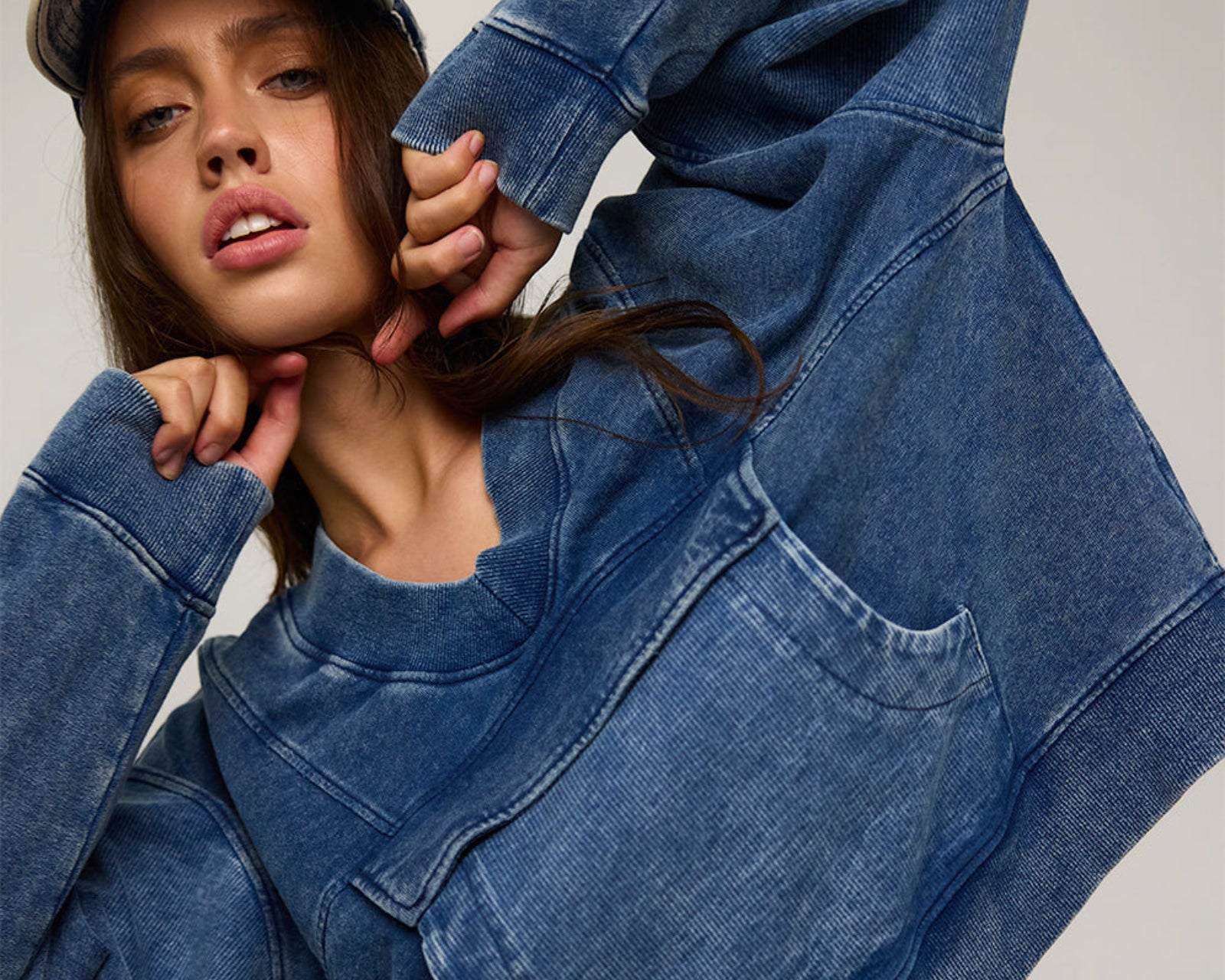 Retro Fade Panelled V Sweater - Washed Blue