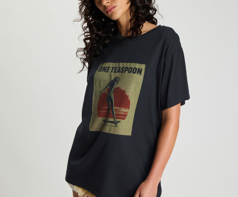 Skater Girl Boyfriend Tee - Black